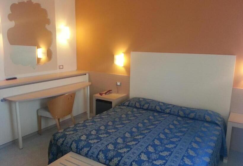 חדר סטנדרט לארבעה, Duca Degli Abruzzi