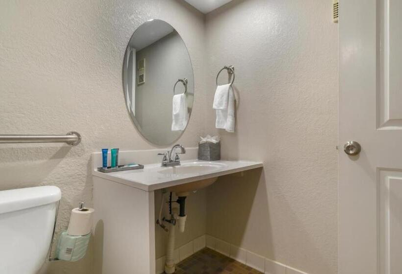 Camera Standard Letto King Accessibile ai persone con mobilità ridotta, Inn On Destin Harbor, Ascend Hotel Collection