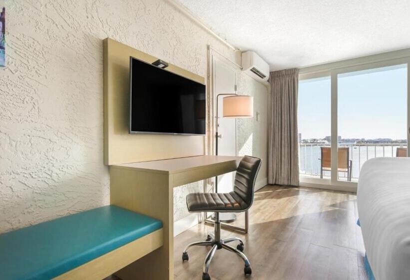 适合残疾人士使用的带超级大床的标准间, Inn On Destin Harbor, Ascend Hotel Collection