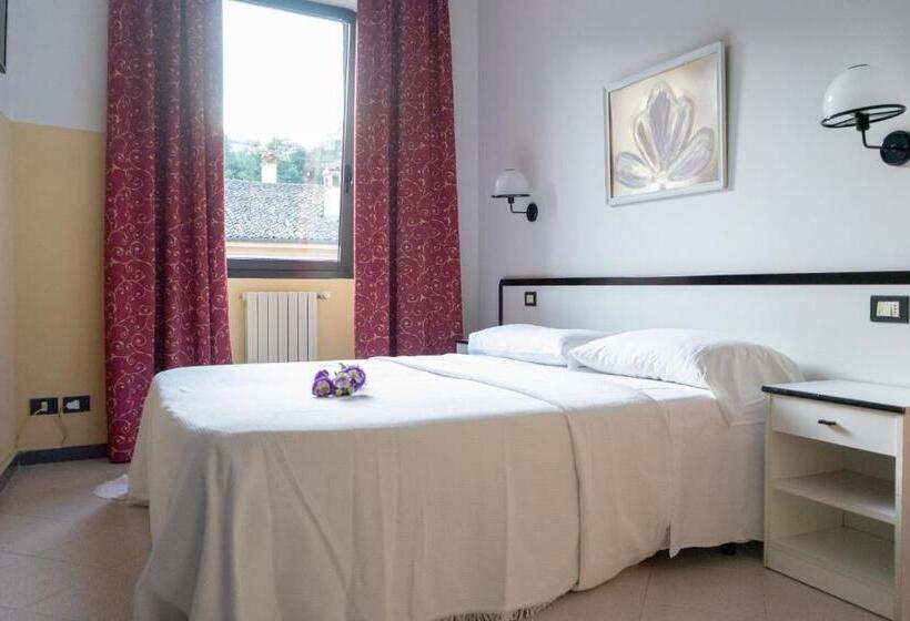 غرفة قياسية, Italia