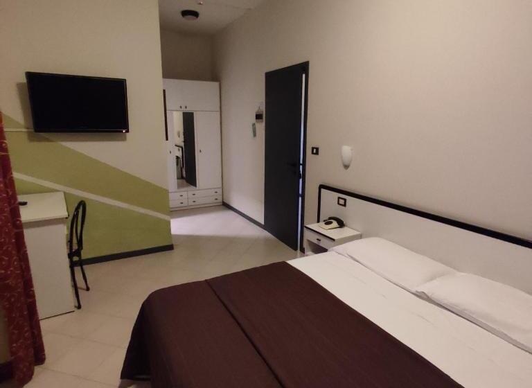 غرفة قياسية سرير كينج, Italia