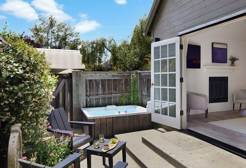 Номер Deluxe Кровать Кинг, Lavender, A Four Sisters Inn