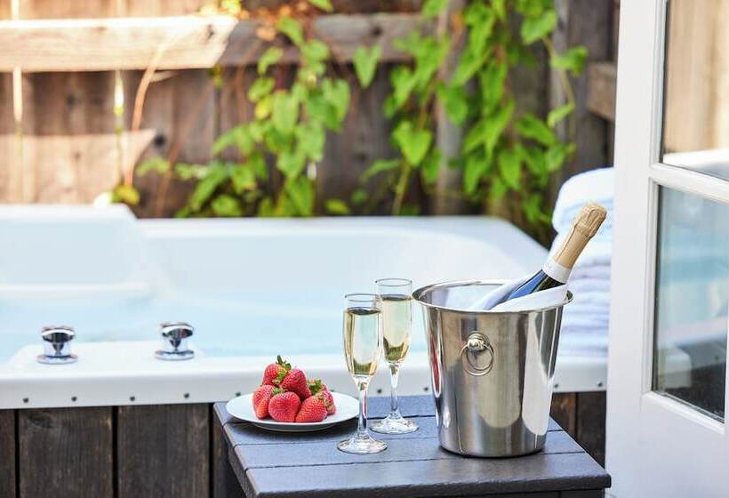 Номер Deluxe Кровать Кинг, Lavender, A Four Sisters Inn