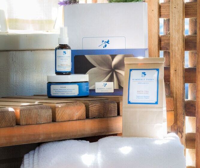 Номер Deluxe Кровать Кинг, Lavender, A Four Sisters Inn