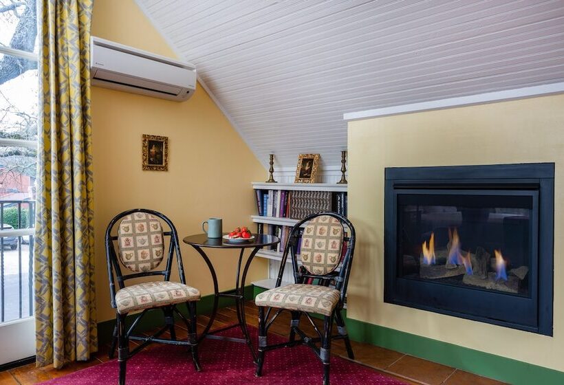 Номер Deluxe Кровать Кинг, Lavender, A Four Sisters Inn