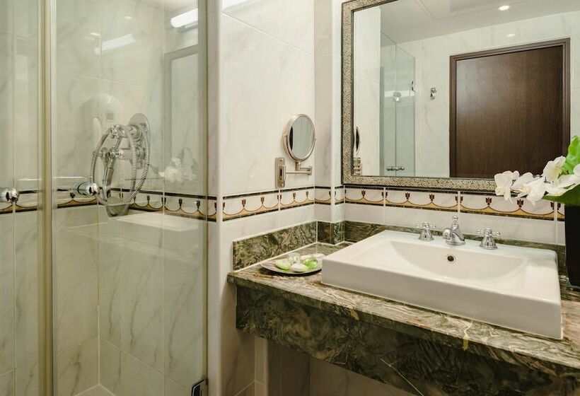 سوییت جونیور اجرایی, Les Jardins Du Marais