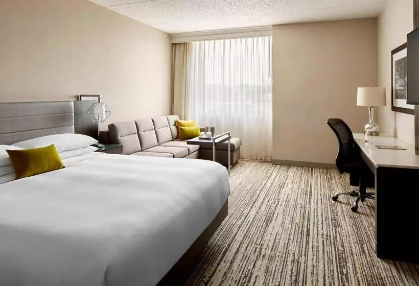 キングサイズベッドのスタンダードルーム, Marriott Cincinnati North
