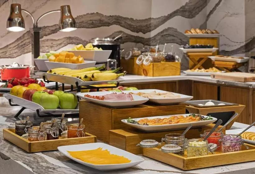 キングサイズベッドのスーペリアルーム, Spartanburg Marriott