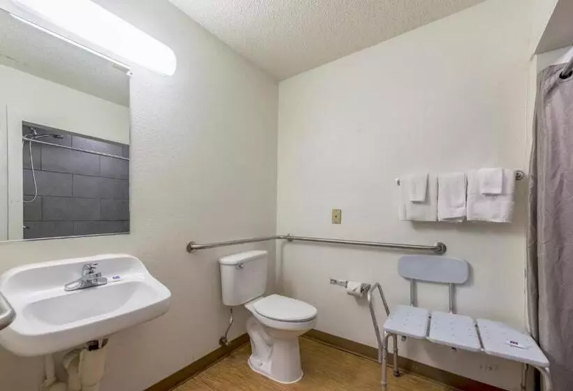 Standard-invahuone, Motel 6 Indianapolis North