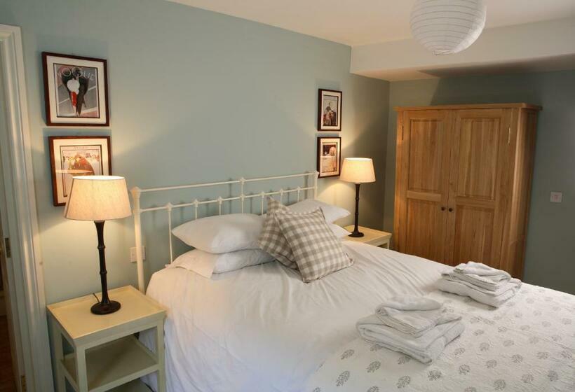 غرفة قياسية, The Crown Inn