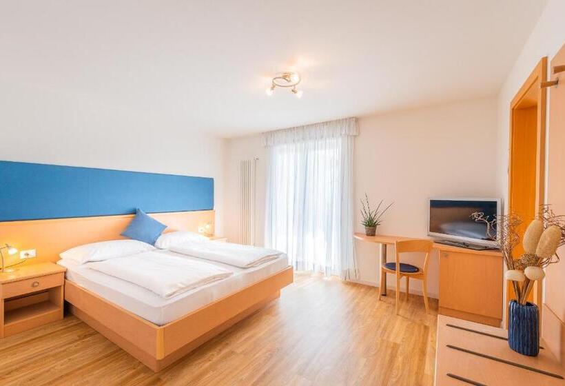 غرفة قياسية مزوَّدة بشُرفة, B&b Garni Erika