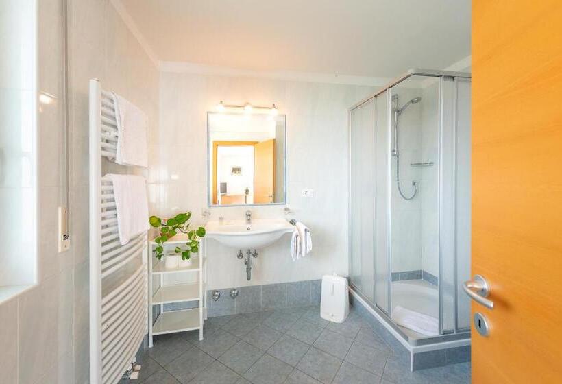 غرفة قياسية مزوَّدة بشُرفة, B&b Garni Erika