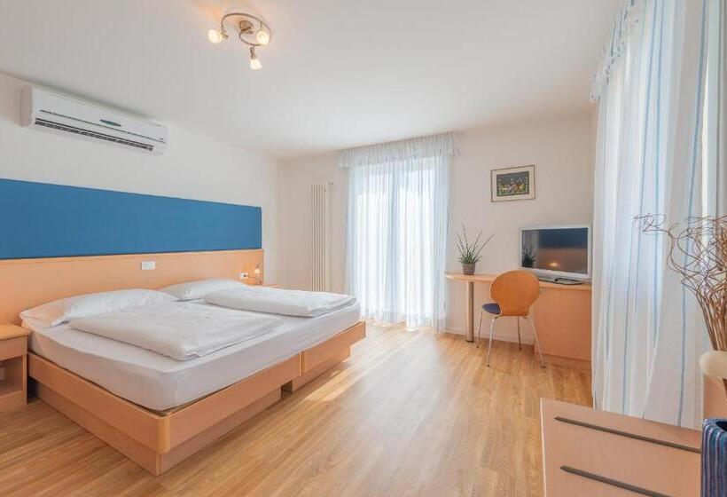 غرفة قياسية مزوَّدة بشُرفة, B&b Garni Erika