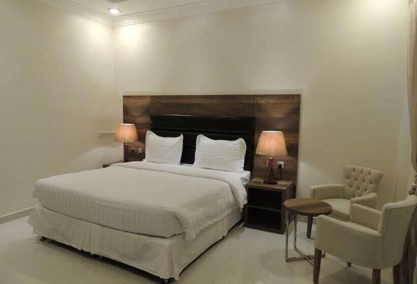 Апартаменты 3 Спальни, Golden Square