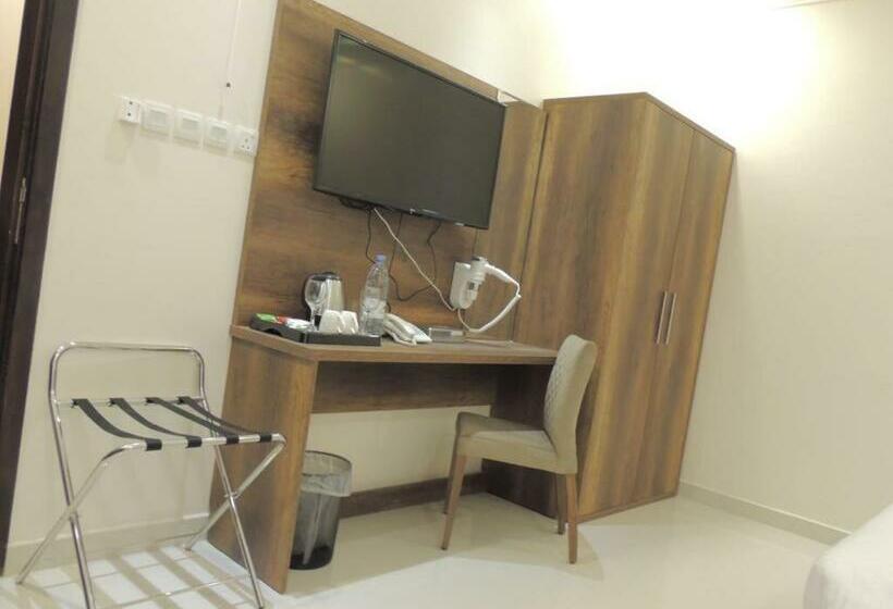 Номер Deluxe, Golden Square