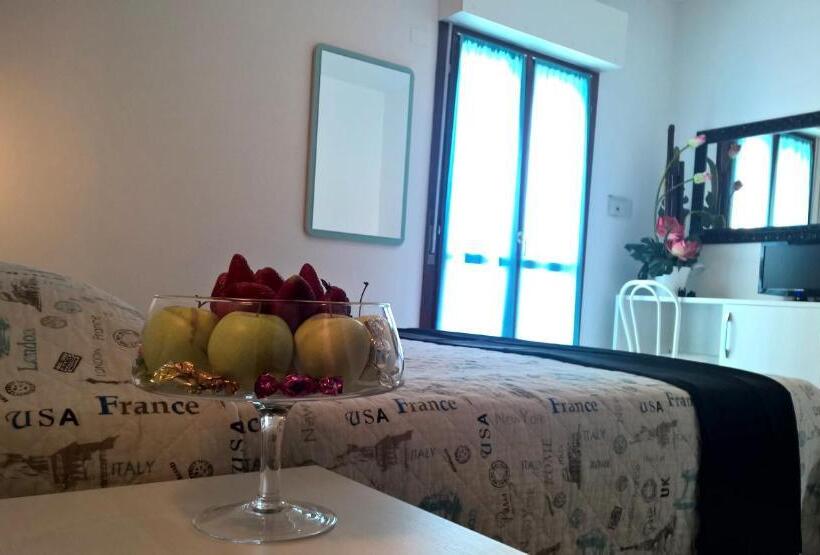 スタンダードルーム, Laura