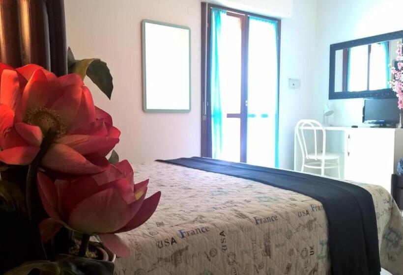 スタンダードルーム, Laura