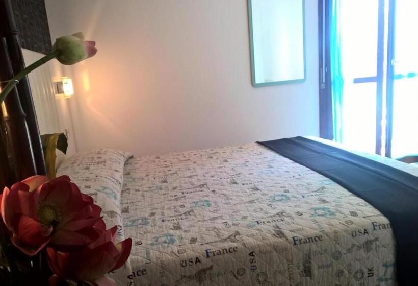 スタンダードルーム, Laura