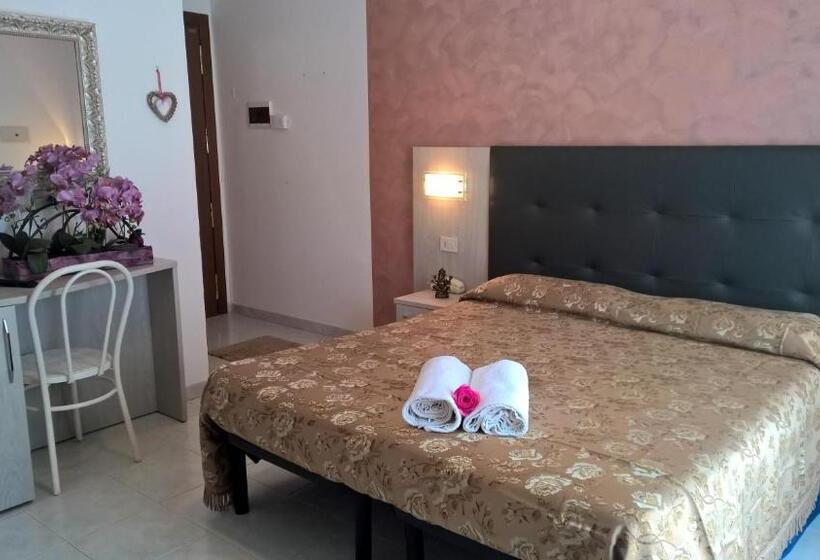 スタンダードトリプルルーム, Laura