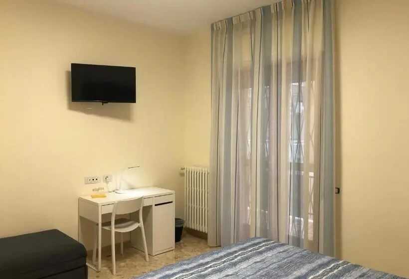Quarto triplo standard com casa de banho exterior, B&b Il Bacio