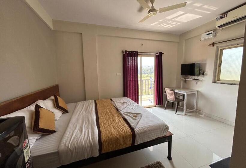 Номер Стандарт Вид на Бассейн, Shivam Bnb Mandrem Resort