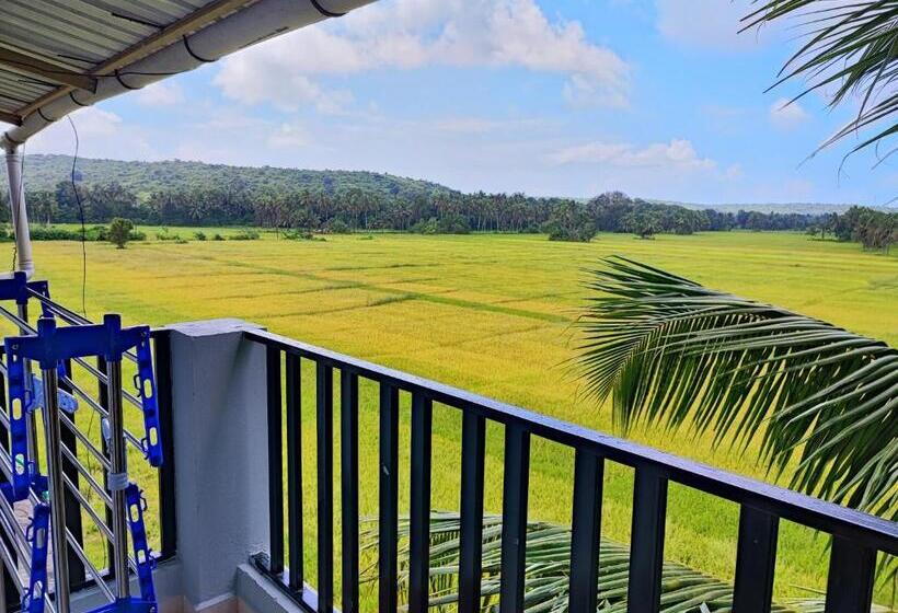Номер Стандарт Вид на Бассейн, Shivam Bnb Mandrem Resort