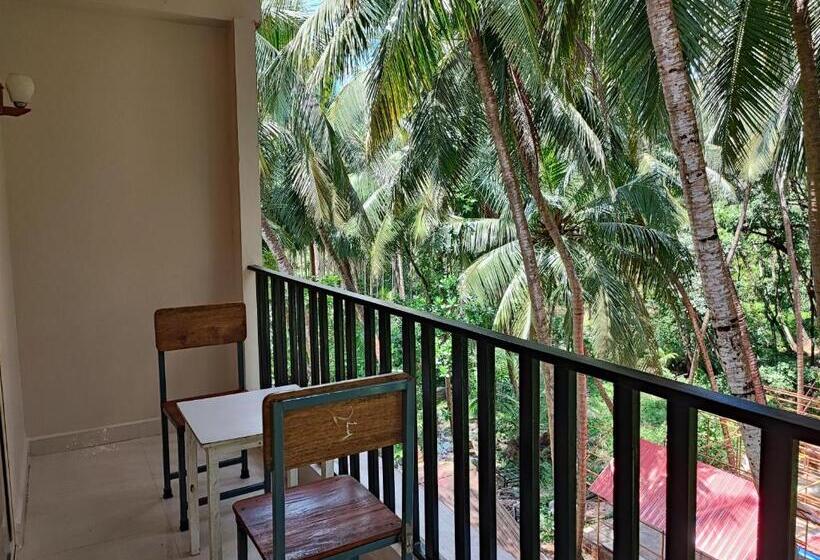 غرفة قياسية مطلّة علي حمام السباحة, Shivam Bnb Mandrem Resort