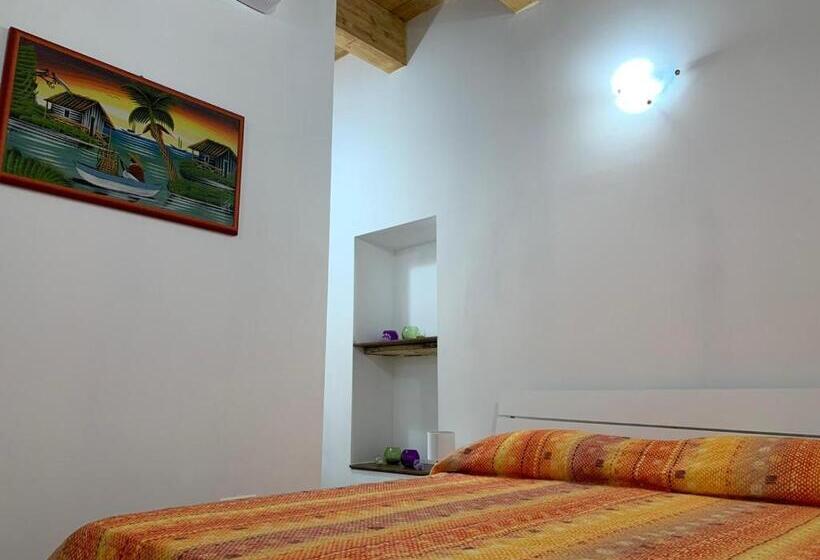 اتاق سه‌نفرۀ استاندارد با سرویس بهداشتی بیرون از اتاق, B&b L’antico Rudere