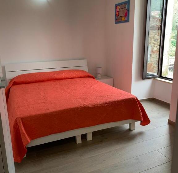 اتاق سه‌نفرۀ استاندارد با سرویس بهداشتی بیرون از اتاق, B&b L’antico Rudere