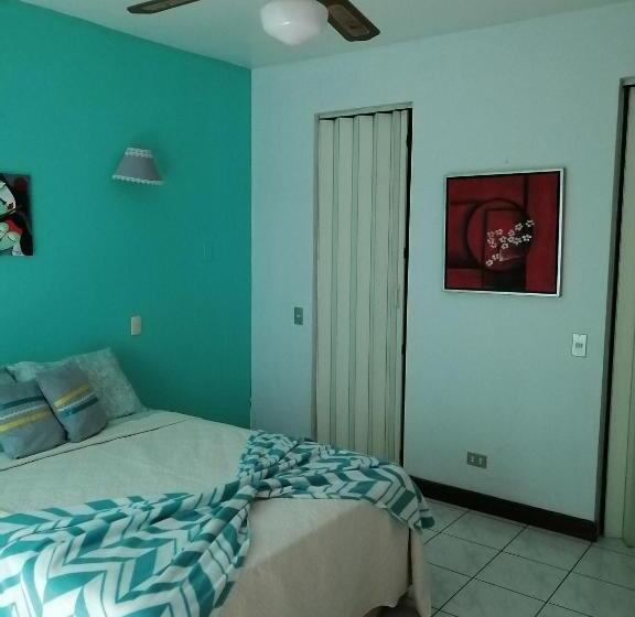 اتاق لوکس, Hostal Casa Azul