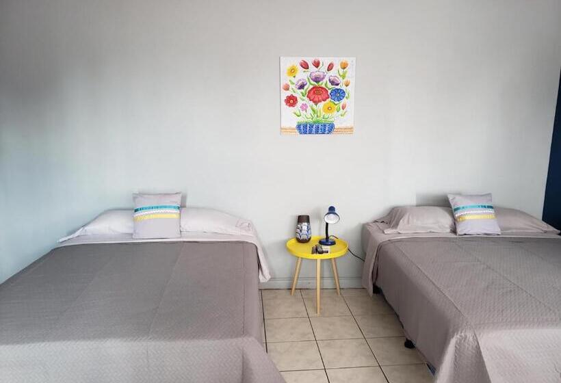 اتاق خانوادگی, Hostal Casa Azul