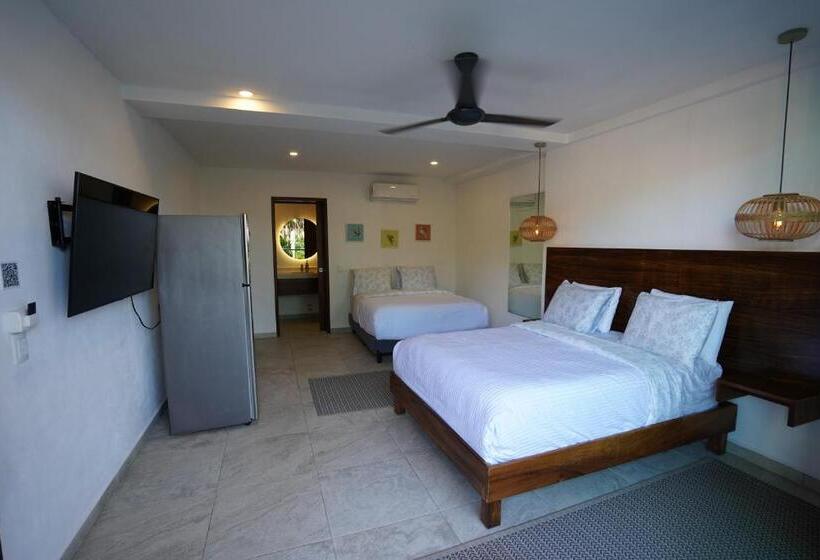 חדר לארבעה סטנדרטי עם מרפסת, Puerto Sayulita