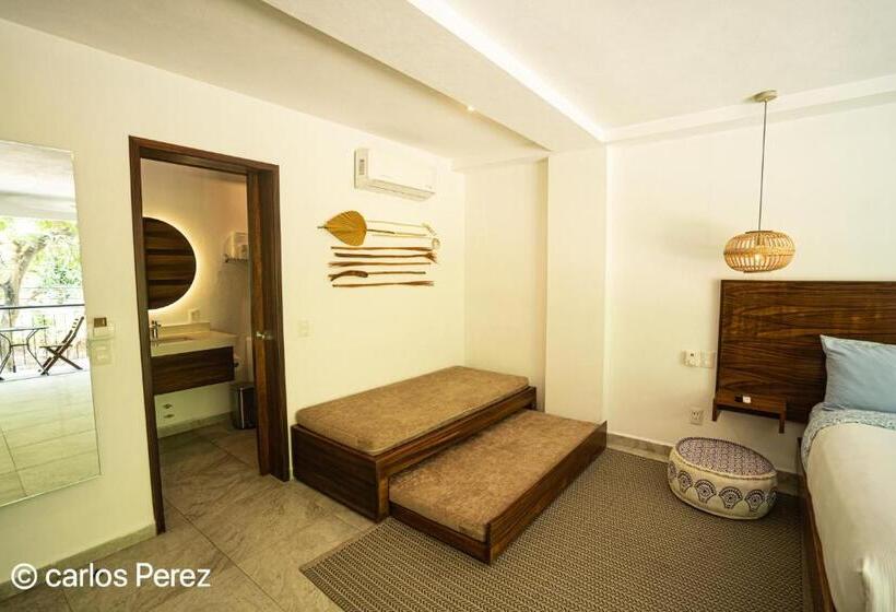 חדר לארבעה סטנדרטי עם מרפסת, Puerto Sayulita