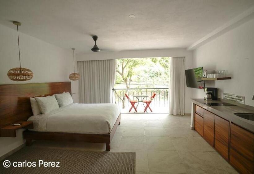 חדר לארבעה סטנדרטי עם מרפסת, Puerto Sayulita