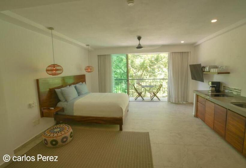 חדר לארבעה סטנדרטי עם מרפסת, Puerto Sayulita