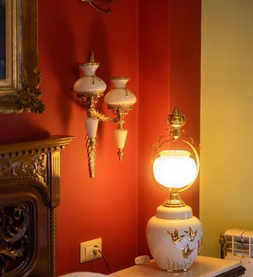 غرفة قياسية مزوَّدة بشُرفة, Bujtina Sidheri