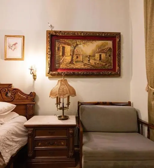 اتاق استاندارد, Bujtina Sidheri