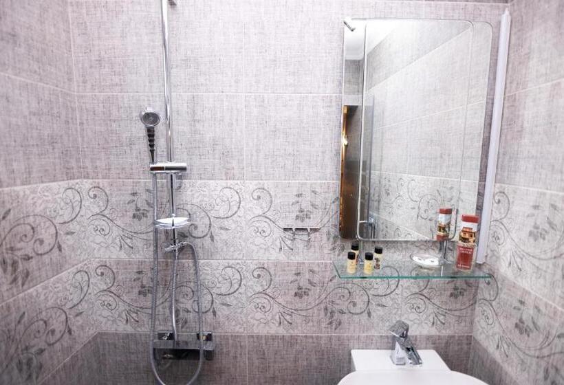 غرفة قياسية ثلاثية, Bujtina Sidheri