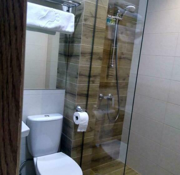 اتاق استاندارد سه نفره, Hilltop Kazbegi