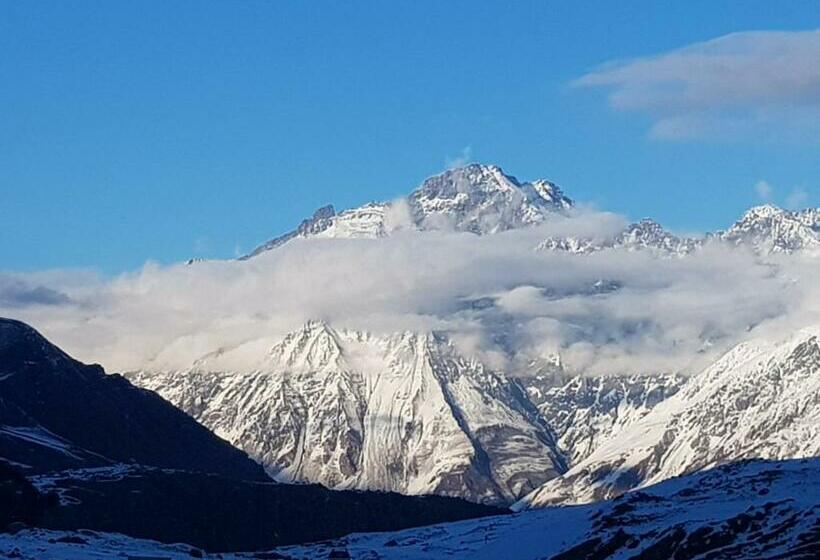 اتاق استاندارد سه نفره, Hilltop Kazbegi