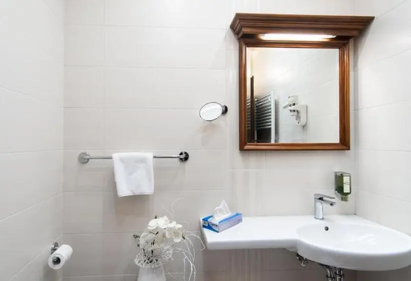 سوییت با چشم‌انداز استخر, Boutique Hotel Grahor