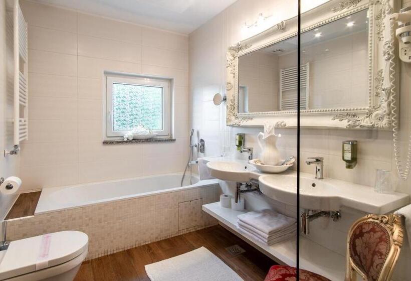 سوییت با چشمانداز استخر, Boutique Hotel Grahor