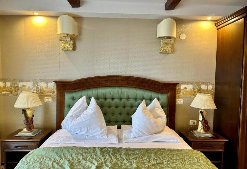 سوییت با چشمانداز استخر, Boutique Hotel Grahor