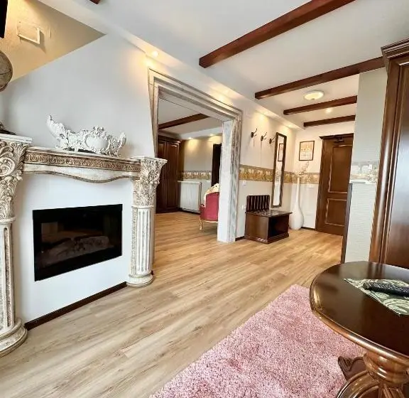 سوییت با چشم‌انداز استخر, Boutique Hotel Grahor