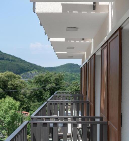 اتاق لوکس با بالکن, Boutique Hotel Grahor