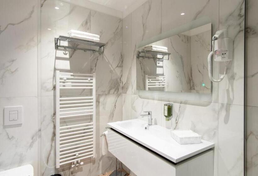 اتاق لوکس با بالکن, Boutique Hotel Grahor