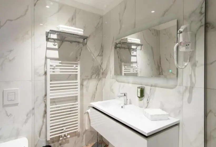 اتاق لوکس با بالکن, Boutique Hotel Grahor