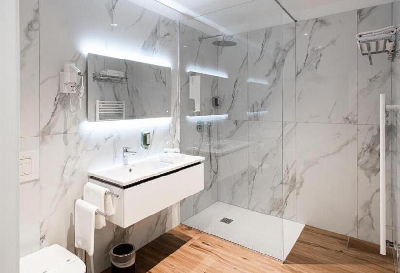 اتاق لوکس با بالکن, Boutique Hotel Grahor