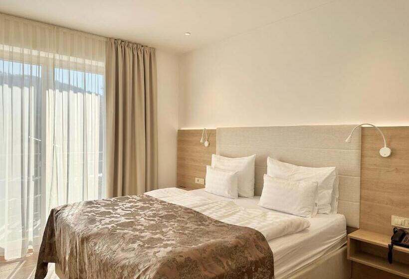 اتاق لوکس با بالکن, Boutique Hotel Grahor