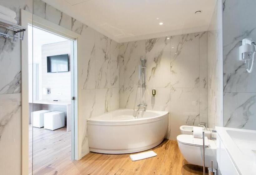 سوییت لوکس, Boutique Hotel Grahor